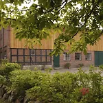 Ostseeurlaub Auf Gutshof Mit Kamin, Sauna Und Eingezaeuntem Garten