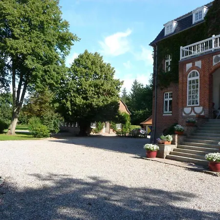 Apartment Ostseeurlaub Auf Gutshof Mit Kamin, Sauna Und Eingezaeuntem Garten