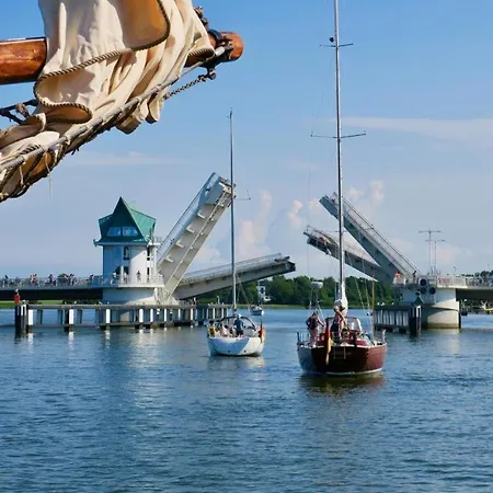 Appartement Ostseeurlaub Auf Gutshof Mit Kamin, Sauna Und Eingezaeuntem Garten