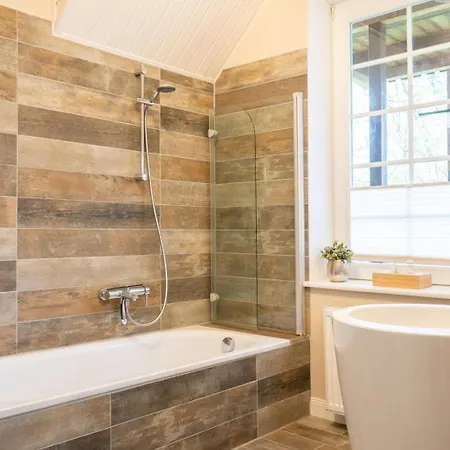 Ostseeurlaub Auf Gutshof Mit Kamin, Sauna Und Eingezaeuntem Garten