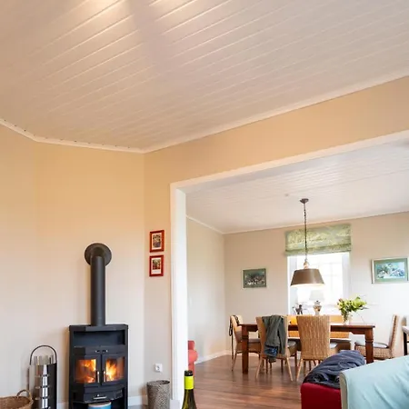 Appartement Ostseeurlaub Auf Gutshof Mit Kamin, Sauna Und Eingezaeuntem Garten