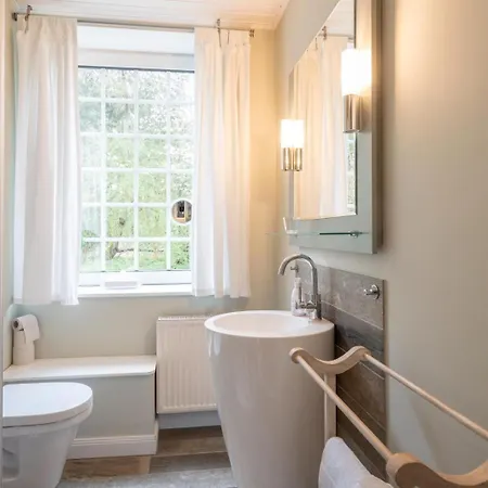 Daire Ostseeurlaub Auf Dem Malerischen Gut Priesholz Mit Kamin Sauna Eingezaeuntem Garten Und Grosser Sonnenterrasse *